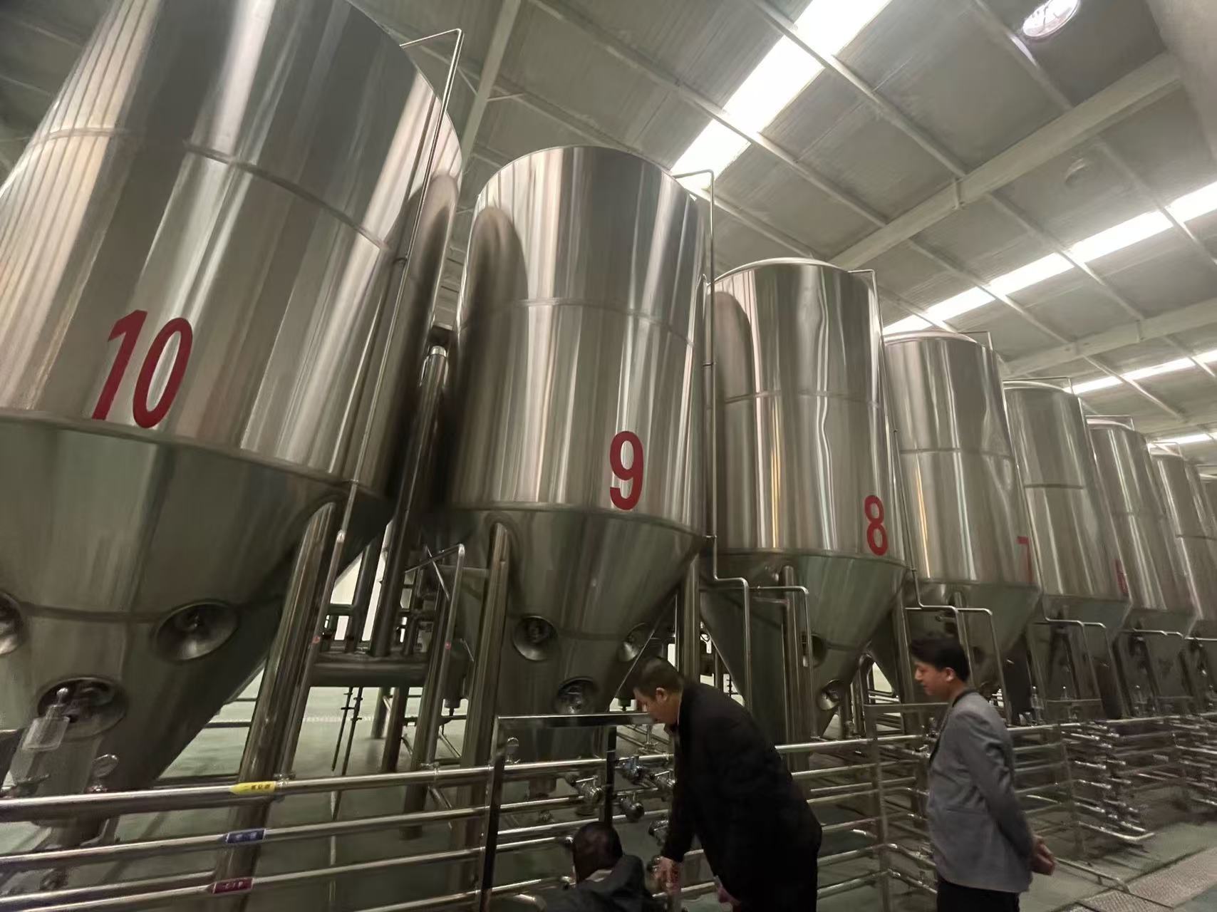达坂城精酿啤酒设备厂—平面布置、设备设计、制造、调试、培训等一条龙服务